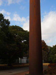 巨大な鉄柱