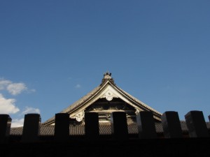 墓石と屋根