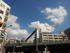 恵比寿駅前の空