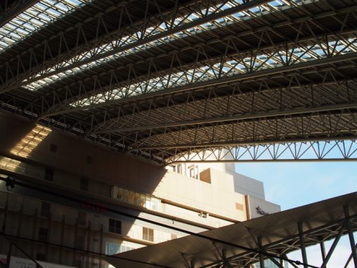 大阪駅の大天井　いい感じだ！！