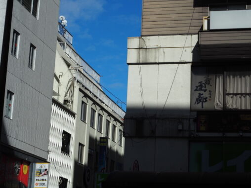 ビルの谷間　吉祥寺