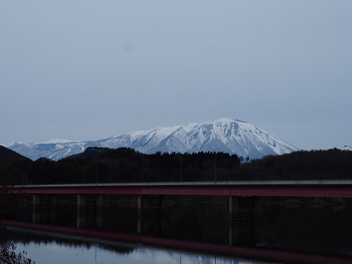 御所湖からの岩手山