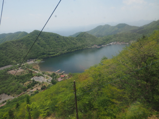 湖を見ながら降りる