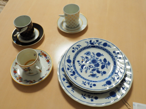 3人でコーヒーを楽しむ