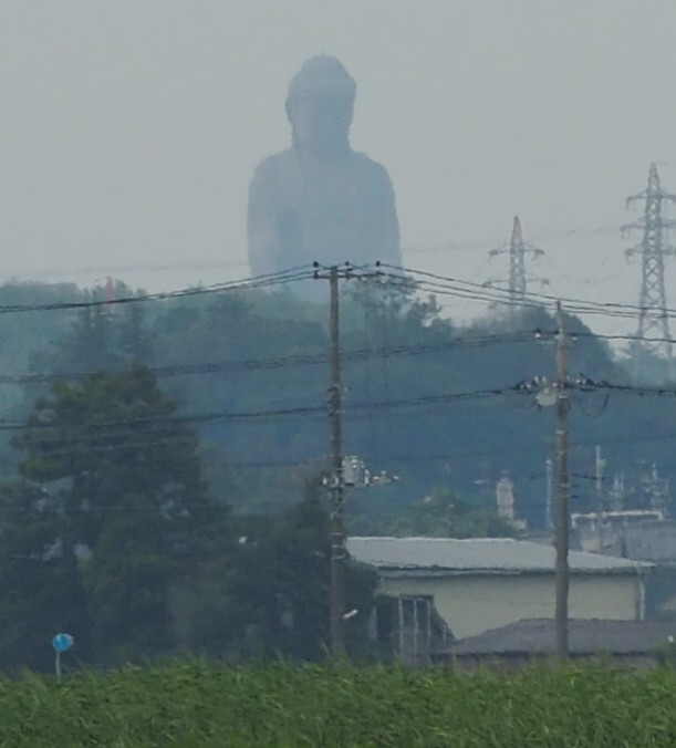 地平線にはっきり牛久大仏!!