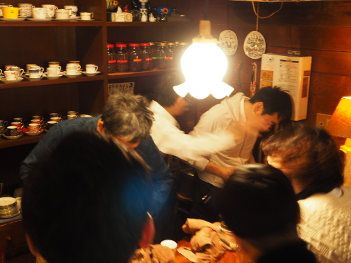 パンチを食らうイトー