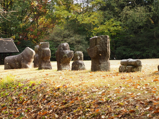 別区の石像たち（レプリカ）