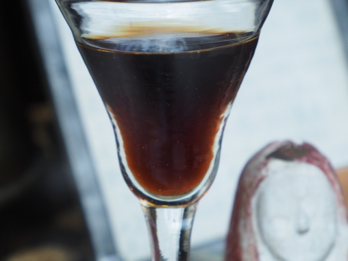 お供え　赤いコーヒー