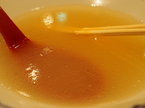 脂は結構浮いてるけど透き通っている