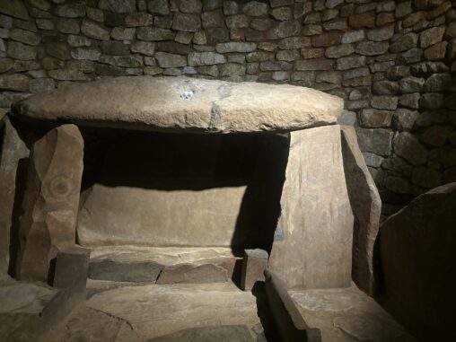 横山古墳　双脚輪状文