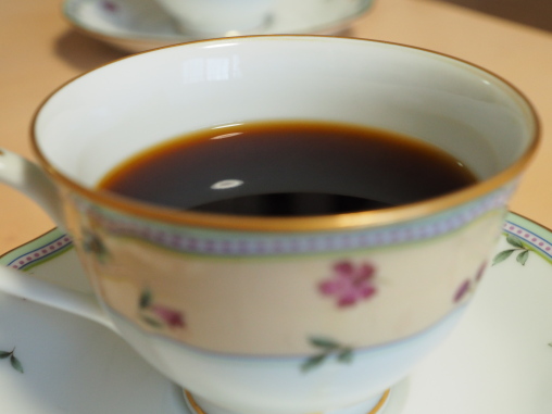 萌季屋　ケニア　家で