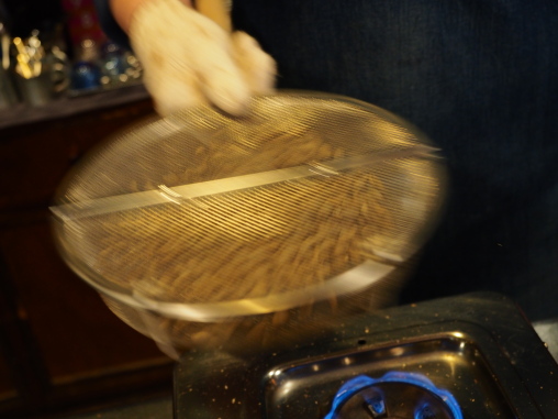 手網焙煎中