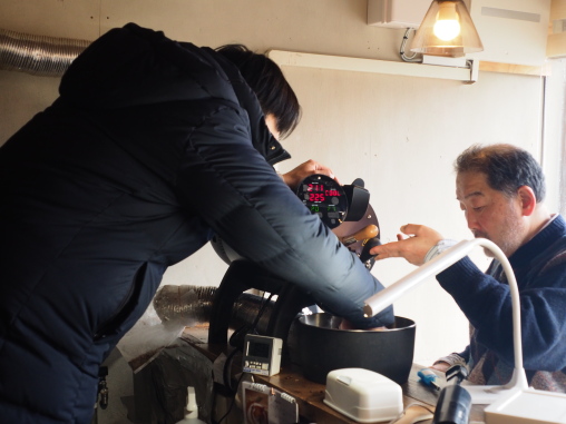 豆をあげるところ