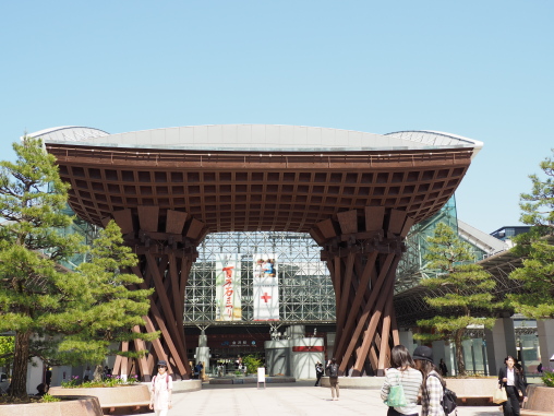 鼓門　金沢駅