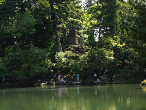 石垣の石灯籠