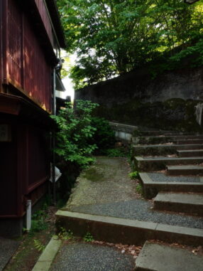 ひがし茶屋街　川沿い