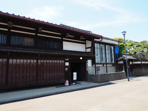 岩瀬の廻船問屋の町並み