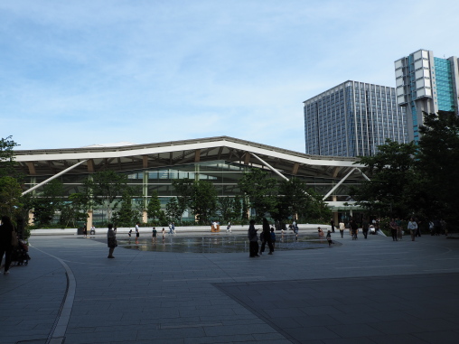 開放的な高輪ゲートウェイ駅