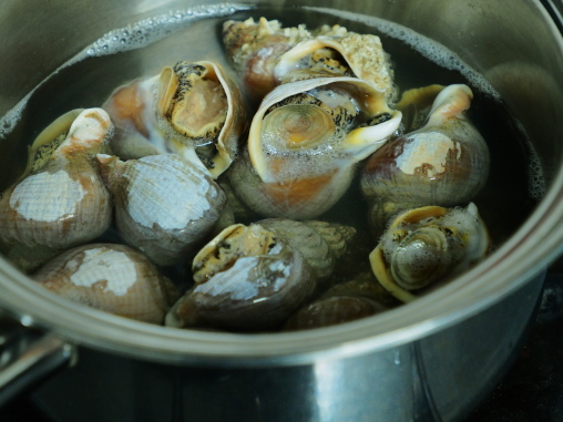 磯つぶ貝　酒蒸し