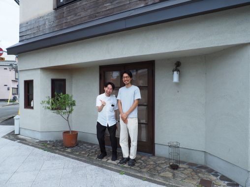 珈琲山居さん前で記念撮影