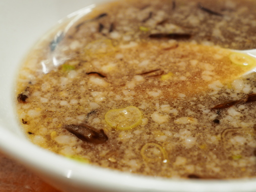 綺麗だが混とんとしているがんこのスープ