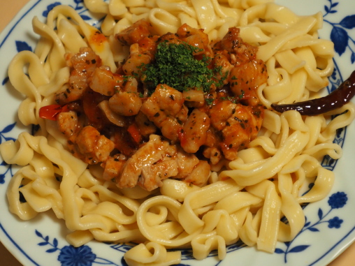 肉ゴロゴロトマトパスタ